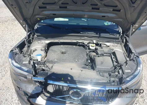 2022 Volvo Xc40 T5 Momentum z USA, uszkodzony, nr VIN YV4162UK4N2735471